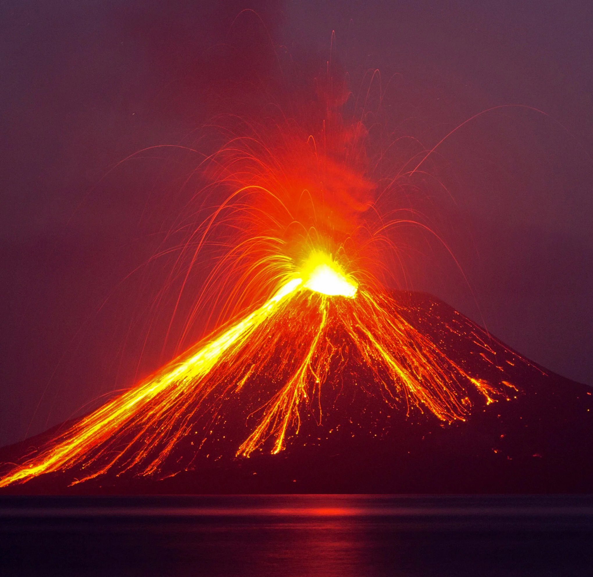 Вулкан Тааль извержение лава